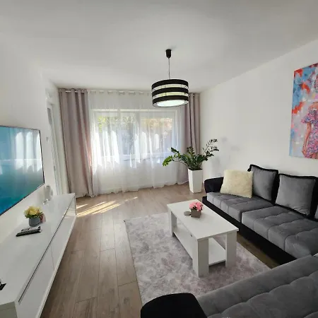 Aleksandra U Strogom Centru Grada * Backa Topola