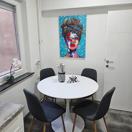 Aleksandra U Strogom Centru Grada Lägenhet *