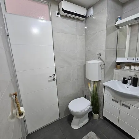 Aleksandra U Strogom Centru Grada Lägenhet