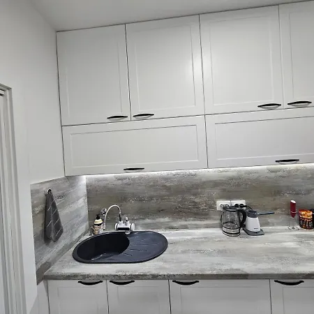 Aleksandra U Strogom Centru Grada