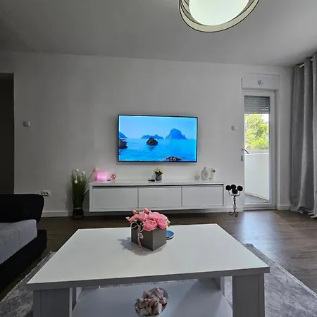 Aleksandra U Strogom Centru Grada Lägenhet Backa Topola