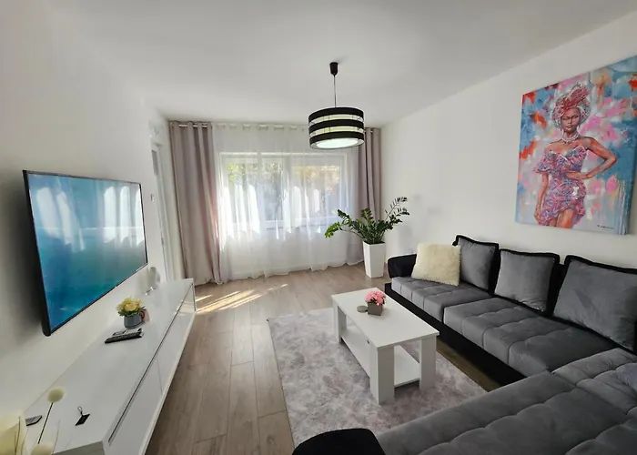 Aleksandra U Strogom Centru Grada * Backa Topola