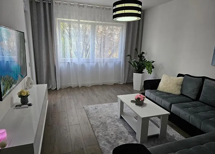Aleksandra U Strogom Centru Grada Apartamento Backa Topola