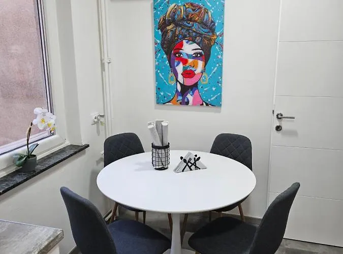 Aleksandra U Strogom Centru Grada Apartamento *