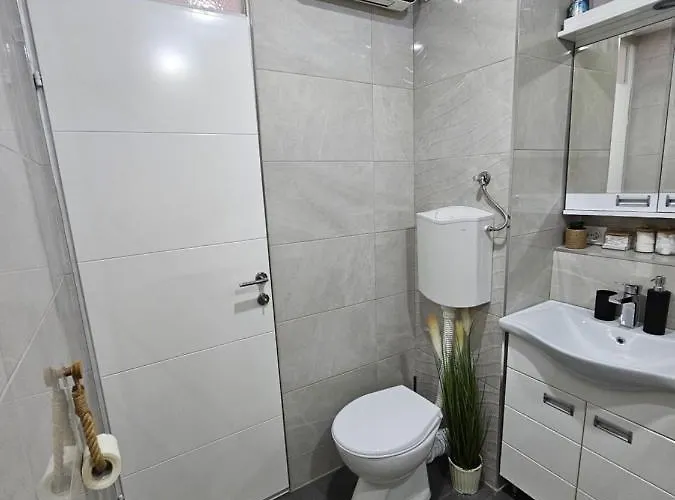 Aleksandra U Strogom Centru Grada Apartamento