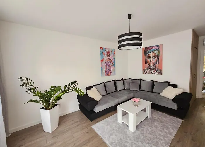 Aleksandra U Strogom Centru Grada