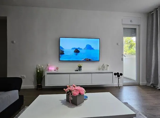 Aleksandra U Strogom Centru Grada Apartamento Backa Topola