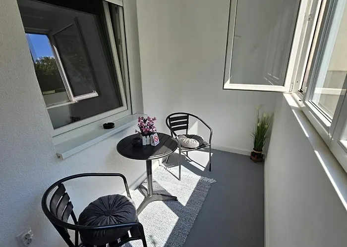 Aleksandra U Strogom Centru Grada